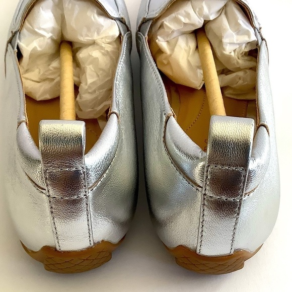 Talbots Silver Metallic Jessie Gore Leather Loafers Flats Size 7 New - Picture 3 of 4